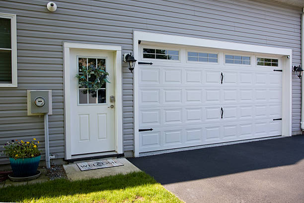 24/7 Emergency Garage Door Panel Replacement experts in Scott County County, VA